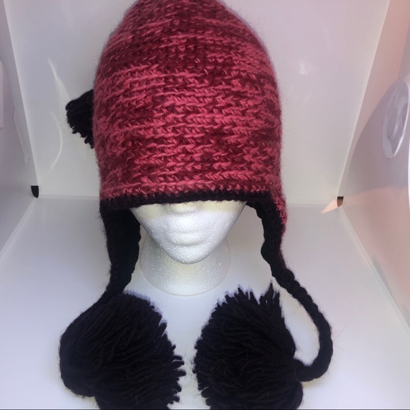 Turtle Fur Adult Size Crochet Hat Red & Black - Picture 1 of 10